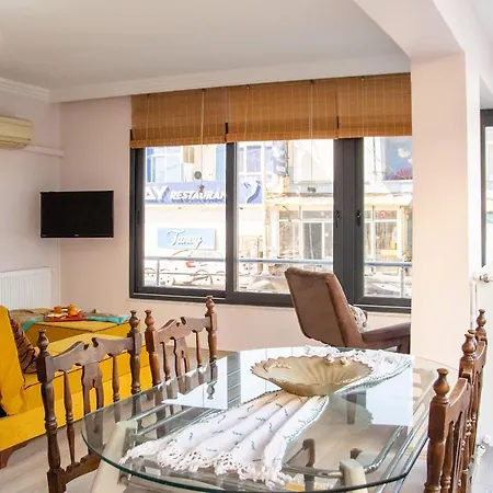 Colorful Apartment With Sea View Near Sea In Guzelbahce, Izmir Lejlighed