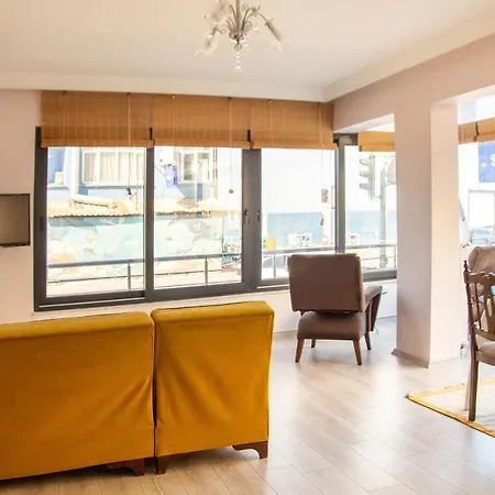 Daire Colorful Apartment With Sea View Near Sea In Guzelbahce, Izmir