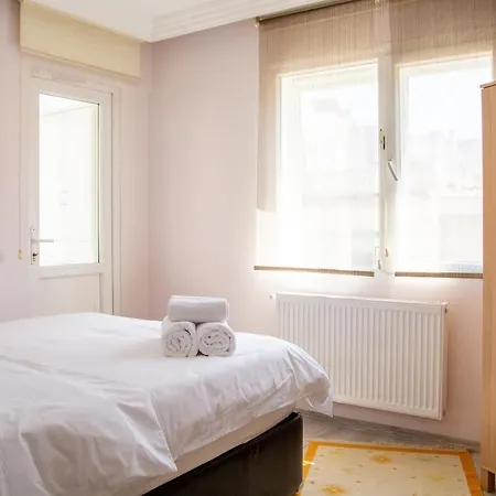 Colorful Apartment With Sea View Near Sea In Guzelbahce, Izmir Daire *
